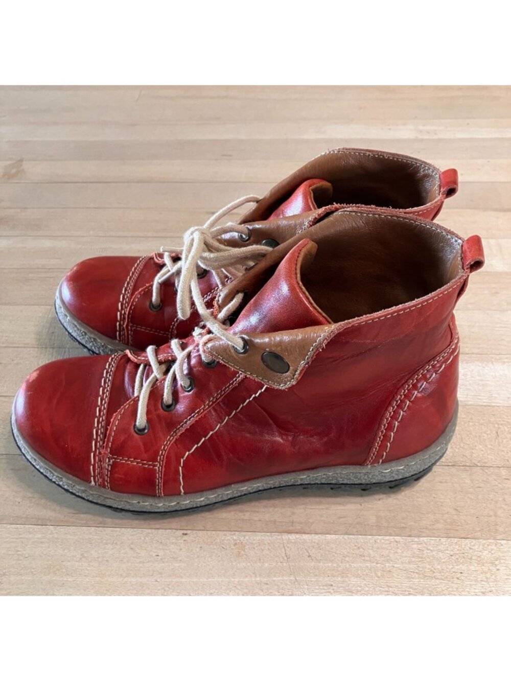 V Italia Womens Burnished Leather Poland Ankle Boots Size 36 EU 6 US Red AN EXC - Picture 6 of 13